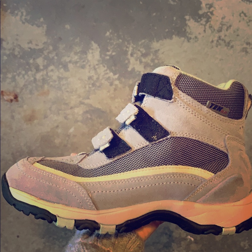 LL Bean women’s snow sneakers / hook and loop